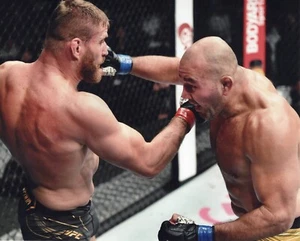 Glover Teixeira 8x10 photo UFC vs Jan Blachowicz Unsigned - Picture 1 of 1