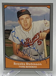 1990 Pacific Trading Autographed Brooks Robinson Card. NM+ HOF