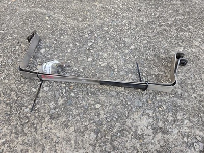 Par de correas de sujeción del tanque de combustible BMW E39 528i 525i 530i M5 1999-2003 16111184911 Foto 1 de 4