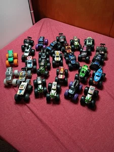 Lote de camiones Monster Jam Hot Wheels escala 1:64 diecast variedad camiones jugados - Imagen 1 de 20