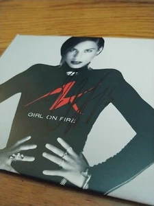 Autographed Alicia Keys - Girl On Fire (2012) CD authentic signed sleeve new - Picture 1 of 10