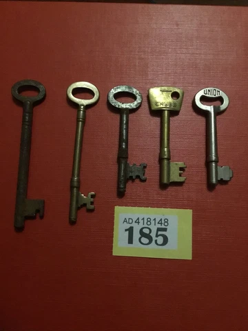 5 VINTAGE & Modern KEYS Large Iron Rusty /Brass Chubb,Union Different Sizes.185 Cover