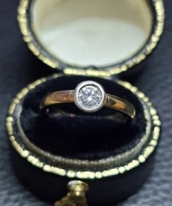 Diamond Engament Ring 18ct Yellow Gold Hallmarked Gorgeous - Picture 1 of 4