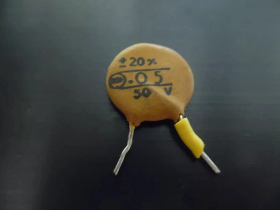 DE COLECCIÓN AÑOS 60 FENDER CIRCLE 'D' BAJO O GUITARRA TAPA CONDENSADOR .05 50V Foto 1 de 1