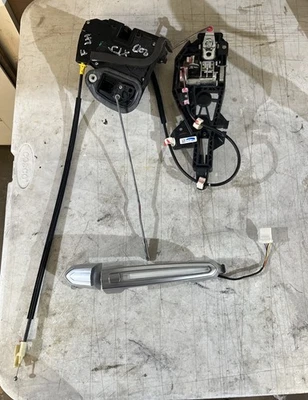 13 Pestillo de cerradura de puerta LH para conductor delantero Cadillac Xts con manija de puerta iluminada Foto 1 de 4