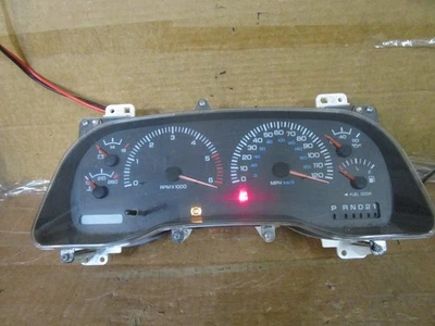 Cuadro de instrumentos velocímetro Dodge Ram 1500 1998 98 99 220 k millas 56020618 Foto 1 de 4