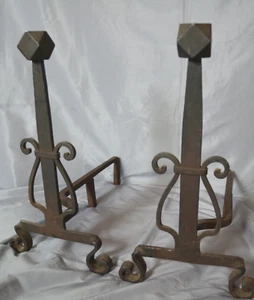 SUPERB LARGE PAIR 17TH CENTURY AMERICAN WROUGHT IRON FACETED HEAD ANDIRONS - Picture 1 of 23