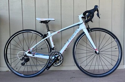 Trek Silque S 44 cm Carbon Frame Women's Road Bike: A Short Women's Dream Ride! - Image 1 of 4