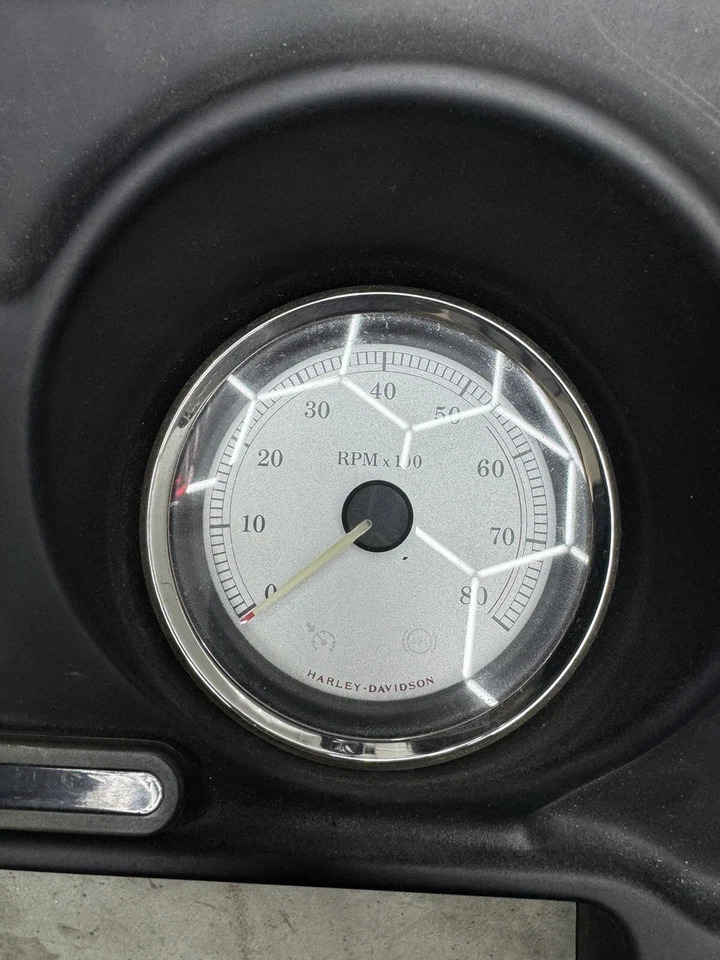 Velocímetro velocímetro Harley Davidson Touring FLHX Street Glide y FLTR Road Glide Foto 1 de 1