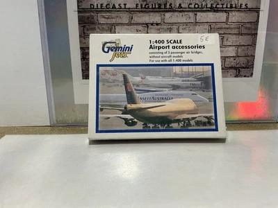 GEMINI JETS - 1:400 SCALE PASSENGER AIR BRIDGES #4 - Image 1 of 3