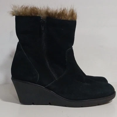 Botines de cuña Martino Canada para mujer de gamuza negra con ribete de piel sintética de 3" talla 9 Foto 1 de 4