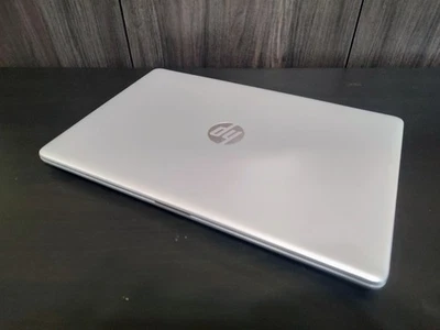 Portátil HP 15-da0002dx Intel Core i5 15.6" HD Pantalla Táctil Notebook Usado Limpio Foto 1 de 4