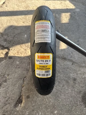 OFFERTA GOMMA NUOVA 120/70-17 PIRELLI DIABLO SUPERCORSA BSB DOT 2025 - Imagen 1 de 2