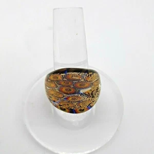 Anello a cupola in vetro veneziano vintage taglia 7 motivo vorticoso oro metallizzato/macchiato - Foto 1 di 2