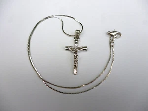 Kleines Kreuz an feiner Kette 3,5 x 2 cm Kette ca. 42cm Jesuskreuz Kreuzanhänger - Bild 1 von 8