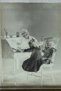 Antique Glass Photo Camera Negative Victorian Children Sitting At Desk Siblings - Bild 1 von 8