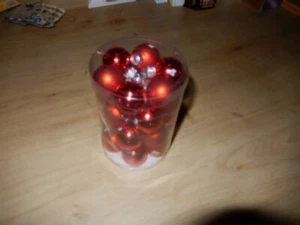 Weihnachtskugeln als Kalender 24 Kugeln matt und glänzend in Rot neu - Bild 1 von 2