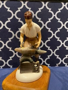 Royal Doulton "The Blacksmith of Williamsburg" HN2240 Figurine with Custom Base - Picture 1 of 8