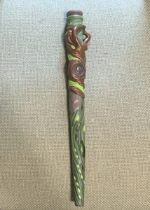 MagiQuest Great Wolf Lodge 13” Light Up Wand Green Gem Vine Gray Cap Works 2022 - Picture 1 of 3