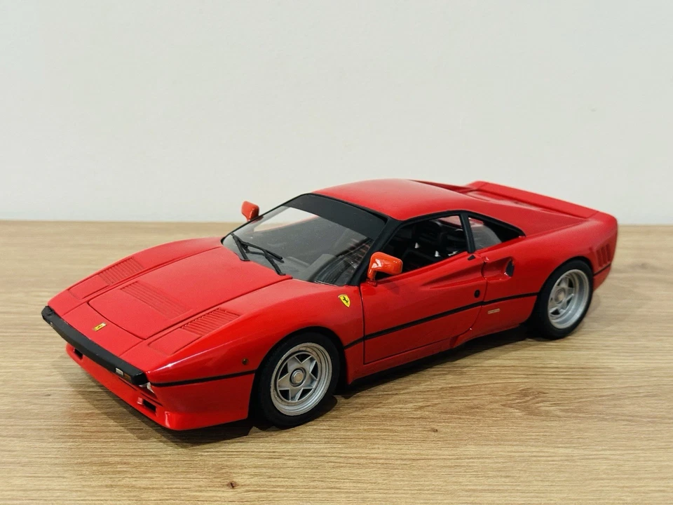Ferrari 288 GTO Hot Wheels ELITE 1/18 - Immagine 1 di 4