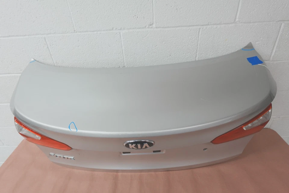 2014-2016 KIA FORTE REAR TRUNK LID COMPLETE (OEM) W/0 CAMERA - Image 1 of 4