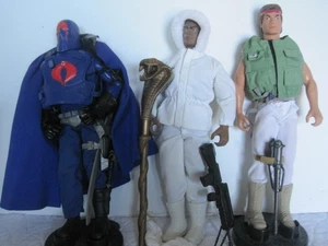 12" Gi Joe Jungs 3 Männer Cobra Commander & Stoffumhang Stab und 2 Ständer KOSTENLOSER VERSAND - Bild 1 von 6
