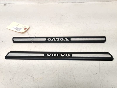 11-18 VOLVO S60 FRONT RIGHT & LEFT LOWER DOOR SILL SCUFF PLATE SET, OEM LOT3606 - Imagem 1 de 4