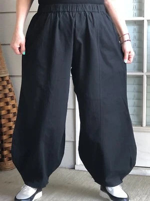 CALÇA PRETA OVERSIZED LAGENLOOK ARTSY BOHEMIAN GOTHIC PUNK HARÉM SOLTO TAMANHO ÚNICO - Imagem 1 de 4