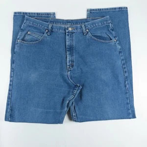 Wrangler Mens Jeans Size 32x30 Relaxed Fit Mid Rise Medium Wash Blue Denim - Picture 1 of 9