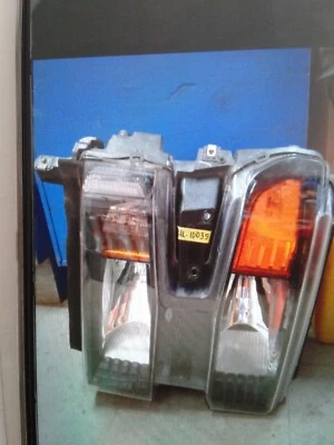 2019 2022 Chevrolet Silverado 1500 Headlight Left Driver Side LH OEM Halogen - Image 1 of 4