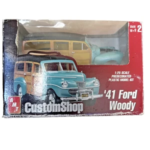 AMT CUSTOM SHOP - '41 FORD WOODY - (1/25 SCALE) PREPAINTED PLASTIC MODEL KIT - Bild 1 von 4