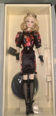 2013 Mattel Fiorella Silkstone Fashion Model Barbie Gold Label #BCP81 NRFB - Image 1 of 4