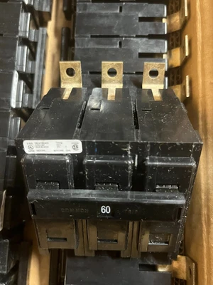 NUEVO 1 x Interruptor de circuito atornillado Eaton Cutler-Hammer 60 Amp 3 polos BAB3060H Foto 1 de 4