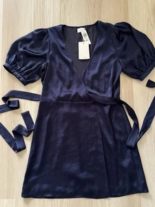 Nuevo con etiquetas Mini Vestido Aritzia Wilfred Lune Envolvente Satinado Clásico Azul Marino Manga Abullonada M - Imagen 1 de 13