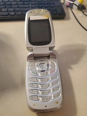 Pantech PN-215 / PN215 - Silver ( Verizon ) Rare Cellular Flip Phone - Image 1 of 3