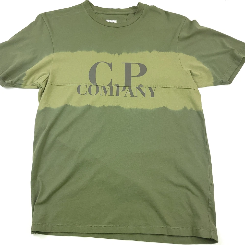 $198 C.P. Camiseta Company Tie Dye Logo en Verde Oliva Quemado Para Hombre Talla Pequeña Foto 1 de 4
