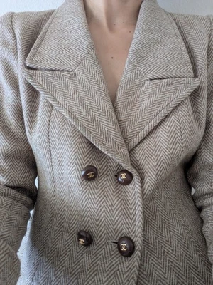 CHANEL Vintage Fall 1996 Beige Herringbone Tweed CC Jacket FR36 - Image 1 of 4