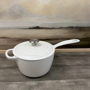 Cacerola de hierro fundido esmaltado Le Creuset Signature 2 1/4 cuartos Blanco Mate Leer - Imagen 1 de 17