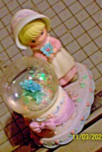 Precious Moments 2000 December Flower Globe Figurine 045544 653947 Enesco Group - Picture 1 of 10