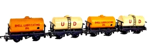 TRI-ANG Rake of 4 T. 76 SHELL TANK WAGON , T. 74 MILK TANK WAGON TT Gauge Boxed - Picture 1 of 18