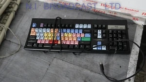 Avid video editing keyboard with ps/2 adapter - Picture 1 of 4