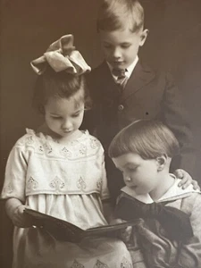 Vintage Well Dressed Children Reading Story Siblings #Cab-1 - Picture 1 of 3