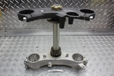2009 SUZUKI GSXR600 FRONT FORKS CLAMP UPPER LOWER TRIPLE TREE  - Image 1 of 4