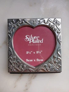 VINTAGE SILVER PLATE HEART SHAPED PHOTO FRAME BUTTERFLIES & BOWS VGC - Picture 1 of 5
