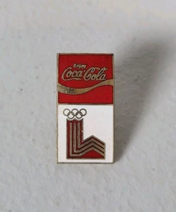 Spilla Smaltata Vintage Lake Placid 1980 Giochi Olimpici Invernali Sponsor Coca Cola #380 - Foto 1 di 3