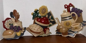 VTG Home Interiors Kitchen Wall Art Plaques Set of 3 Pie Apple Teapot Bread 1997 - Picture 1 of 11