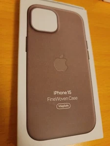 Original Apple - iPhone 15 6,1" FineWoven Case mit MagSafe - Taupe - Bild 1 von 5