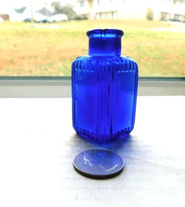 ATEMBERAUBENDES SELTENES 3-SEITIGES BLAUES GIFT MIT INNENLIEGENDER SCHÜTTLIPPE - NUR 2 1/2" GROSS - Bild 1 von 3