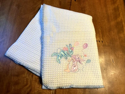 Manta de bebé de tejido gofre vintage de los años 70 con apliques de conejitos globos térmicos 34"x48" Foto 1 de 4