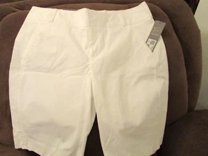 Ladies "daisy fuentes" size 16, White, Favorite Fit, Bermuda Shorts MSRP $40 - Picture 1 of 3